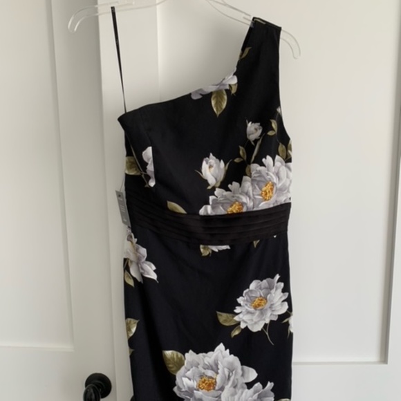 One shoulder floral dress - Picture 2 of 3